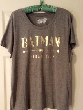 Old Navy BATMAN TEE Collectabilitees